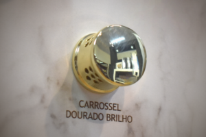 Puxador Carrossel Dourado Brilho C/ Luz de Led (34mm)