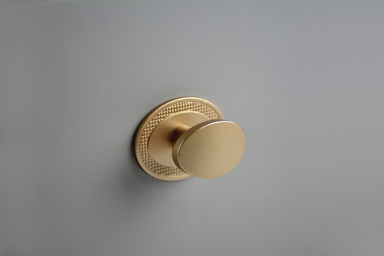 Puxador Para Móvel Ponto Beetle C/ Base Granada Dourado Matte - ZEN